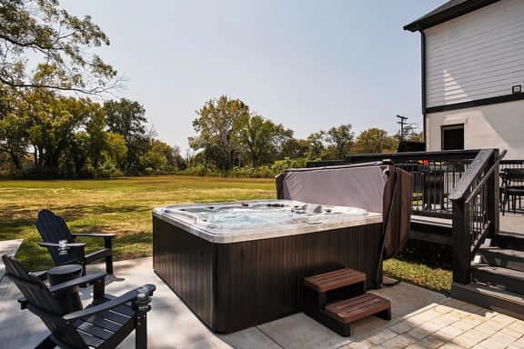 3 Acre Estate Hot Tub Karaoke Pickleball Glam Room - Image 3